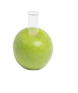 Apfel mit Reagenzglas
