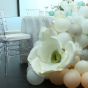 Ballontraube mit Blüten für Banketttisch
