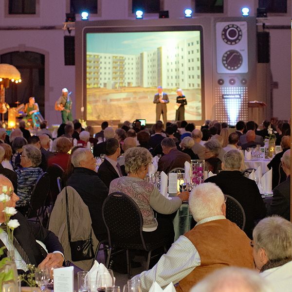 XXL Retro TV Videowand mieten