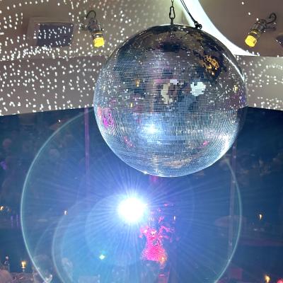 Shine Baby shine! Discokugel bringen Glam.